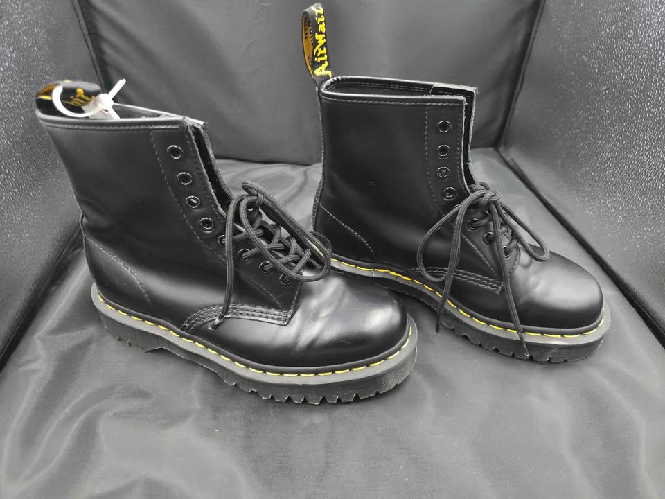 Dr. Martens 1460 Black Boots – Size 7 Men’s / 8 Women’s (New Without Box)