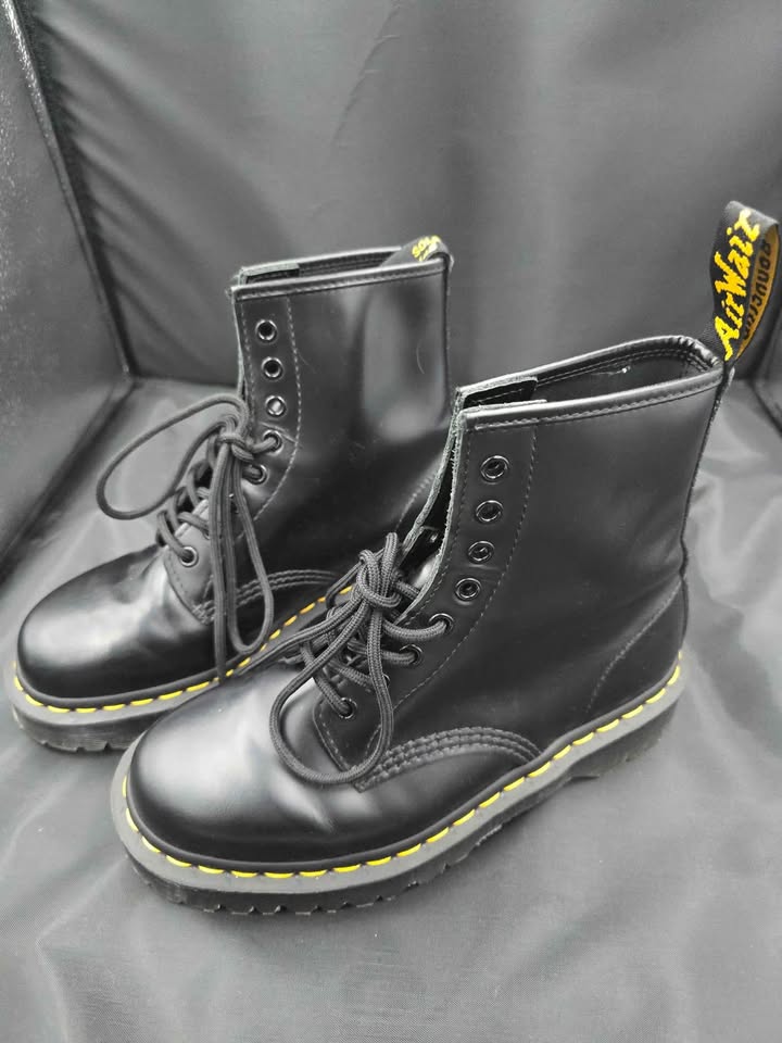 Dr. Martens 1460 Black Boots – Size 7 Men’s / 8 Women’s (New Without Box)