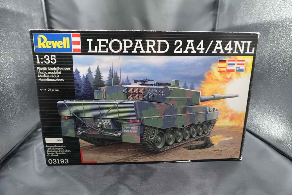 Revell Leopard 2A4/A4NL kit (#03193) | Discontinued | Rare