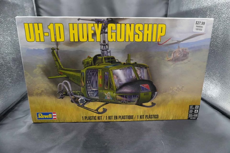 Revell UH-1D Huey Gunship Helicopter Model Kit 1:32 Scale
