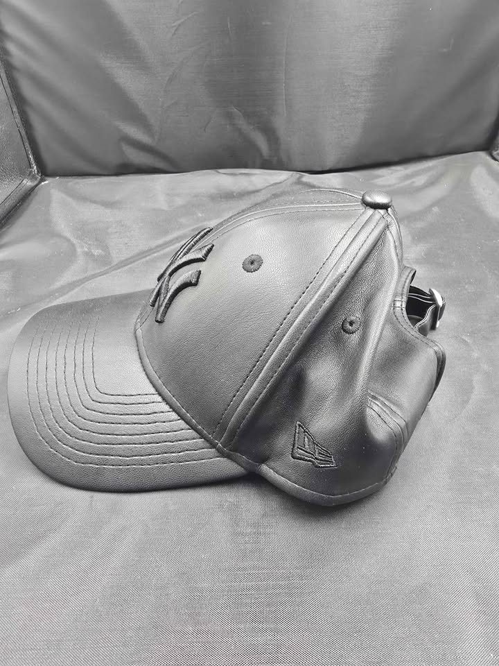 New York Yankees Leather Hat 9FORTY Women’s Adjustable New Era Black Cap