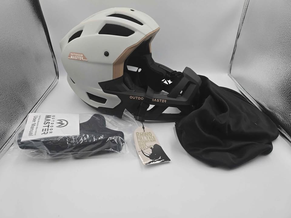 🚵 OutdoorMaster Rhino Full Face Mountain Bike Helmet – NEW w/ Accessories 🚵 size M